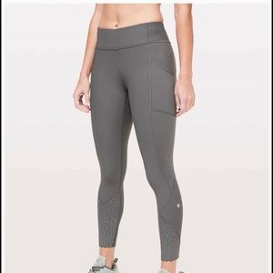 Lululemon tough Stuff Titanium - Sz 10